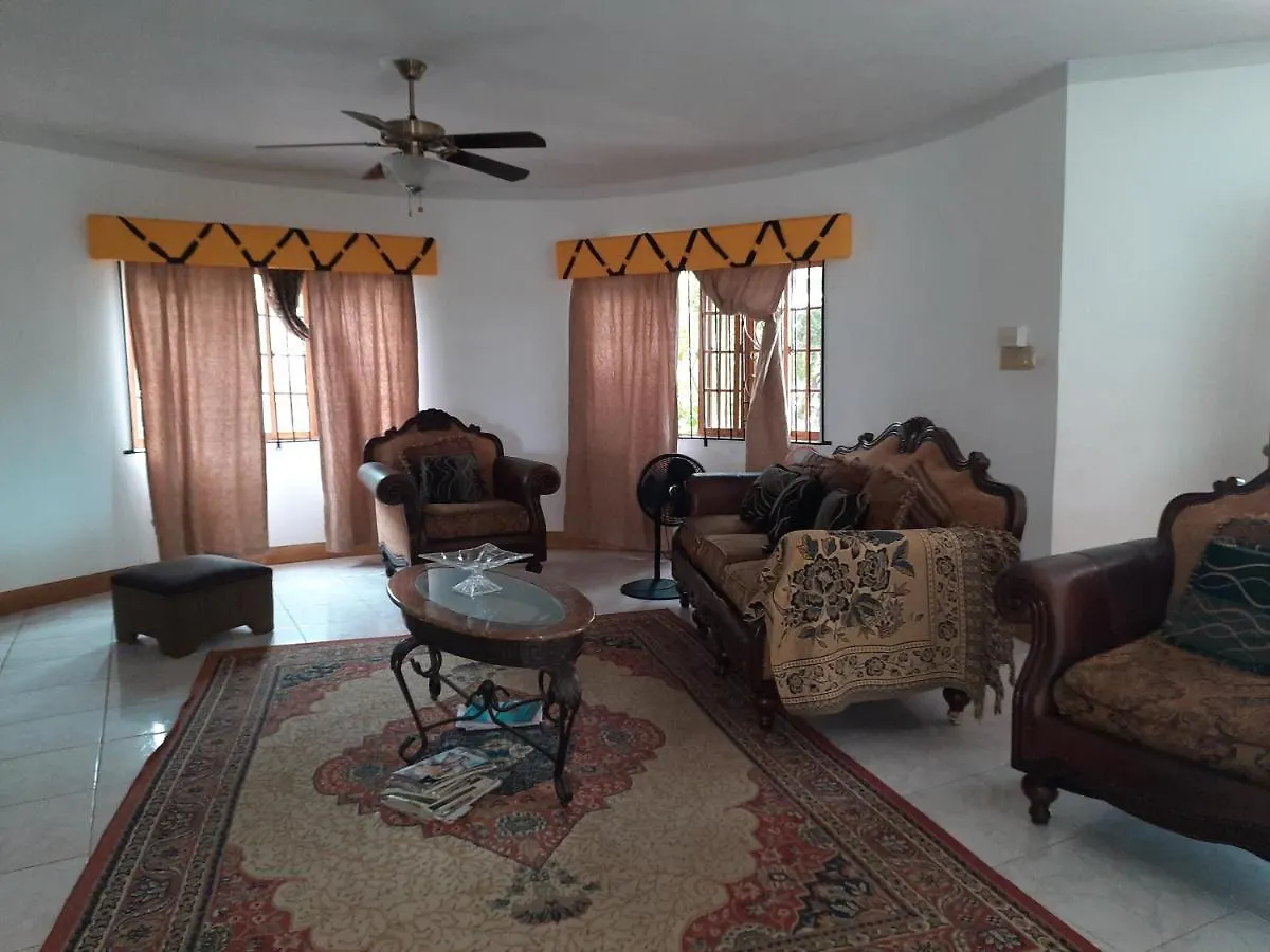 Guest house Burg Ann'S Villa Montego Bay Jamaica