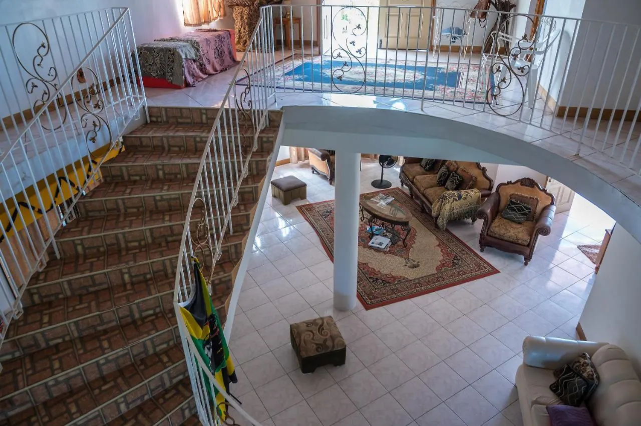 Burg Ann'S Villa Montego Bay
