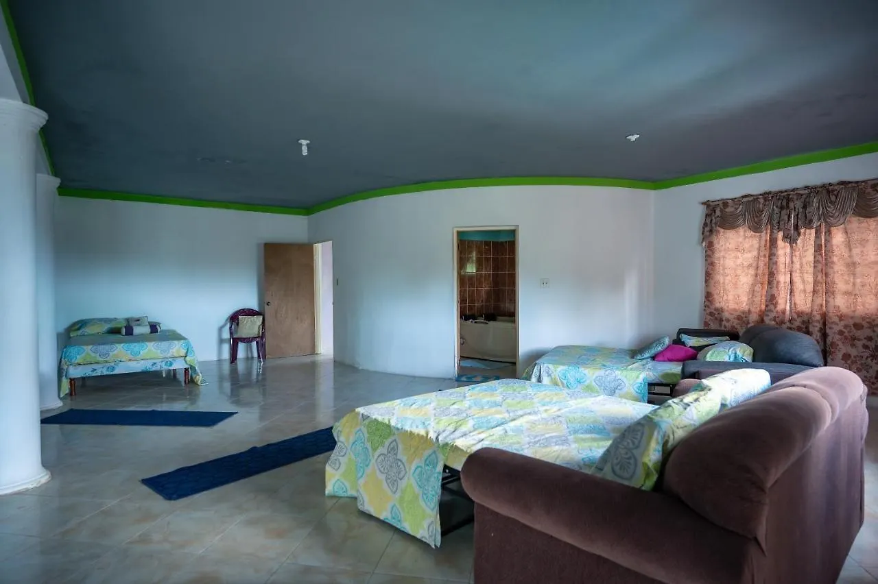 Burg Ann'S Villa Montego Bay Jamaica