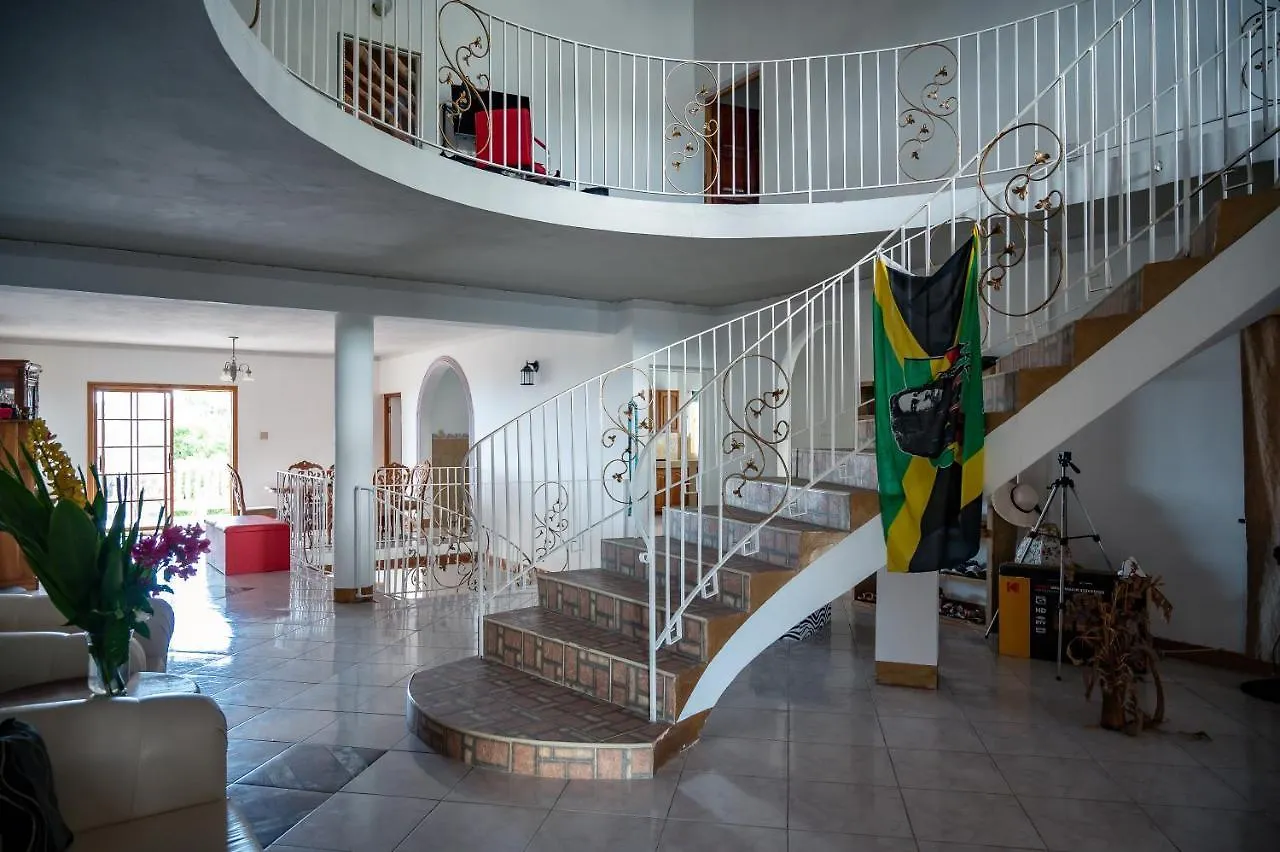 Burg Ann'S Villa Montego Bay